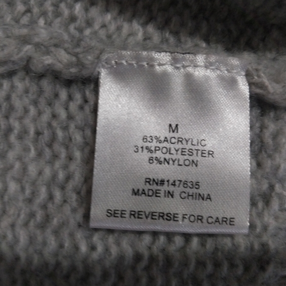 ROMEO +JULIET Elegant Floral Embroidered Sweater - Picture 8 of 10